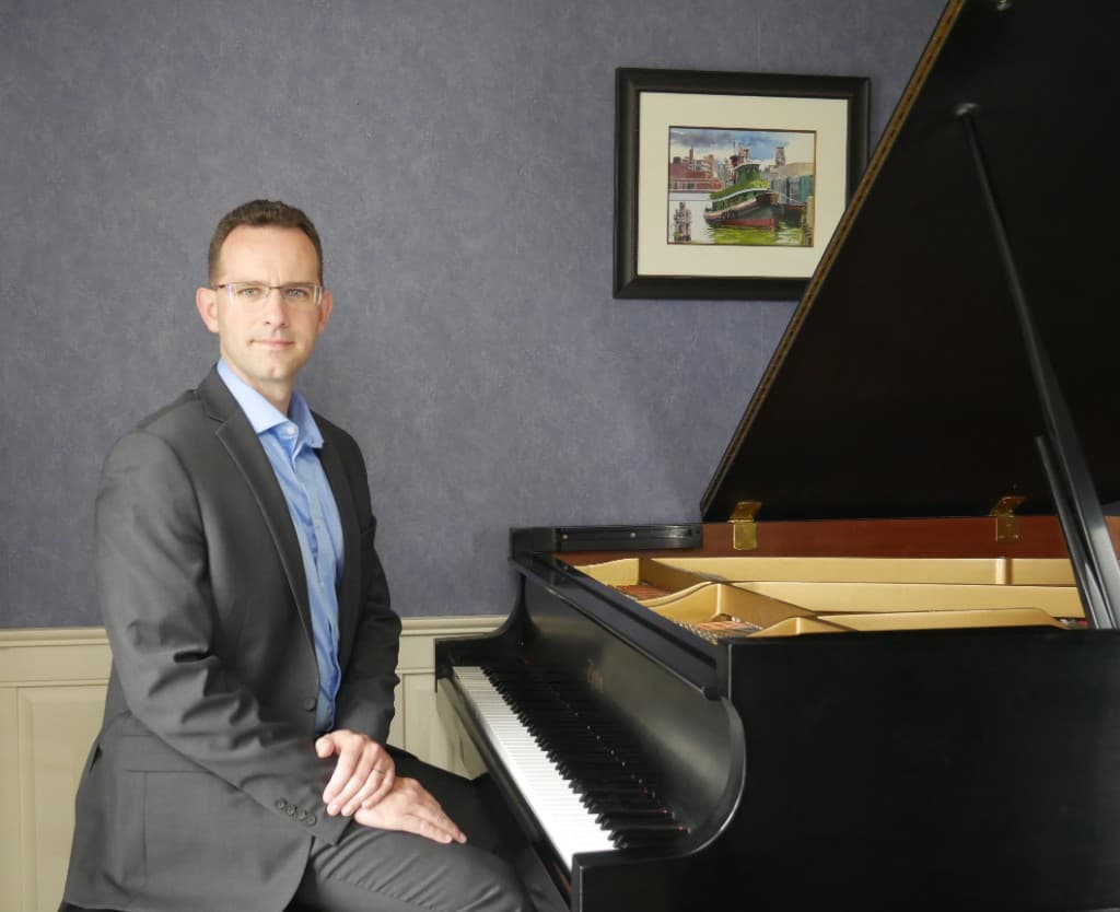 Greg Fiorentino at a Boston grand piano
